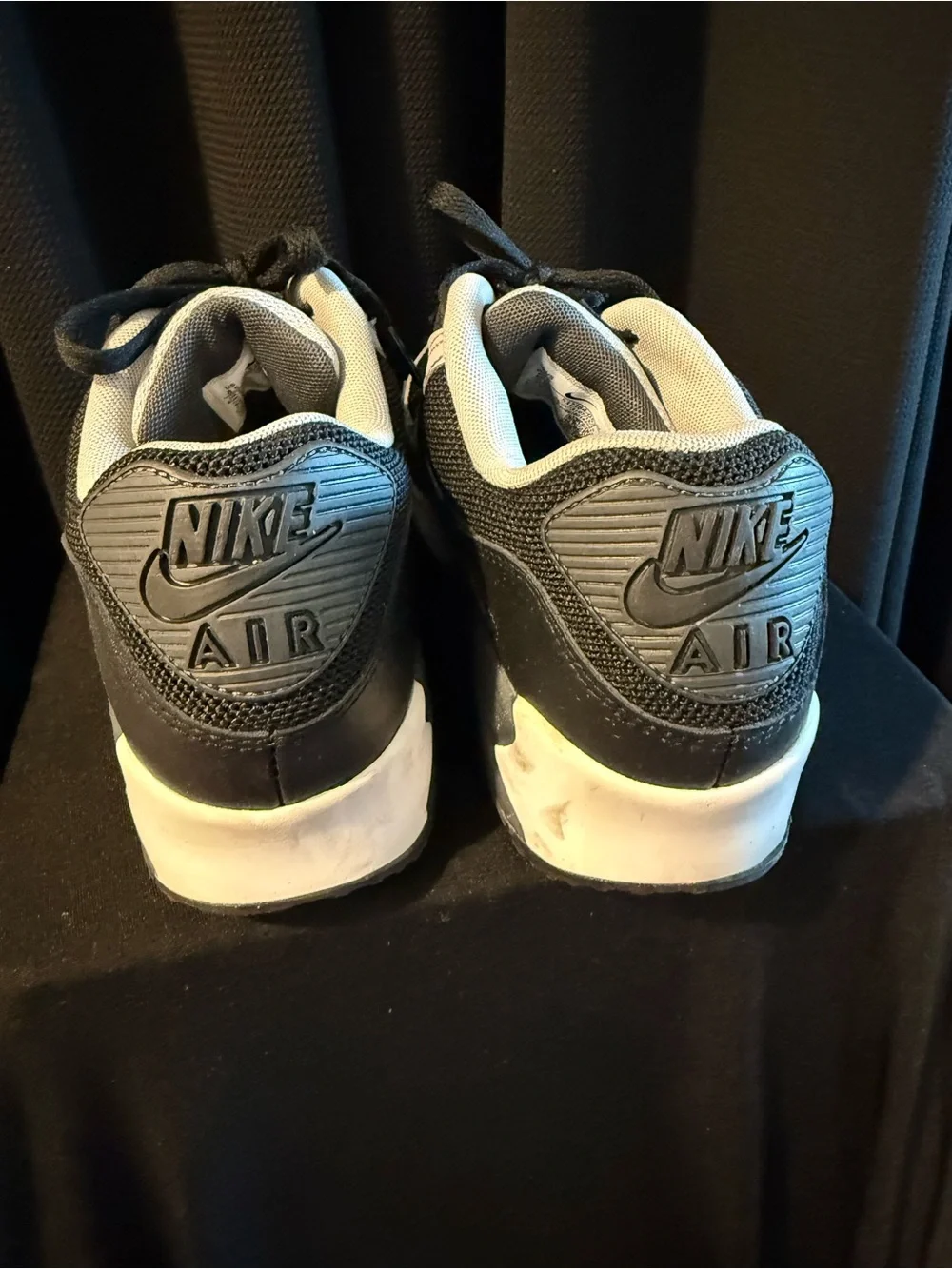 Nike Men's Black and White Low-Top Sneakers